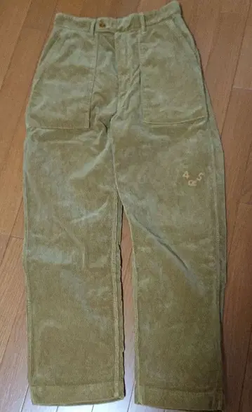 카키 코듀로이 팬츠