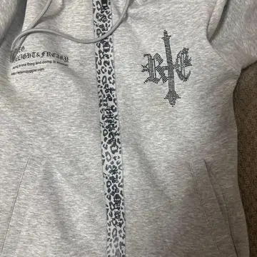 레오파드 무늬 지퍼 달린 그레이 후드티