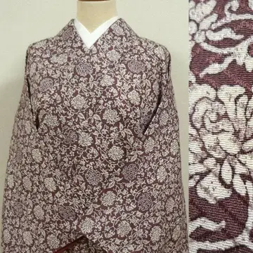 톤 다운된 적자색에 초화 코몬