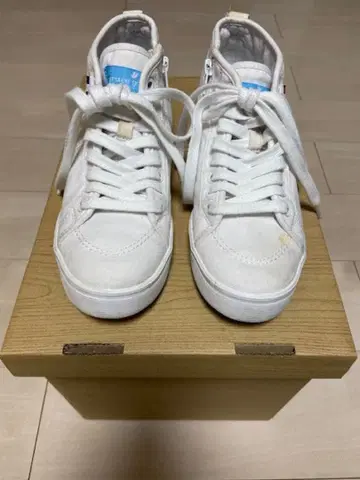 호킨스 화이트 스니커즈 슬림 레그 HWF-5109 23cm