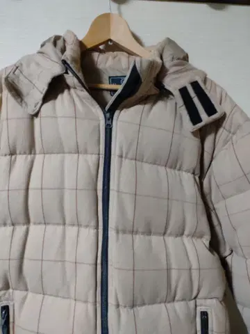 Famous Trails 페이마스트레일 베이지 다운 자켓