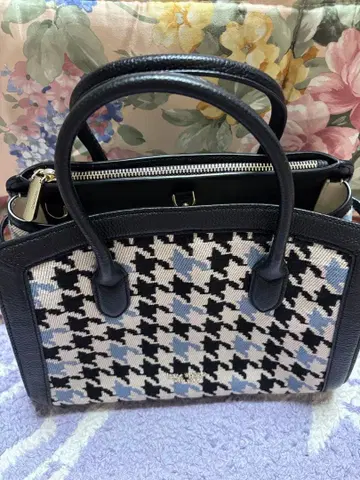 미사용에 가까운 Kate spade 하운드 투스 토트백