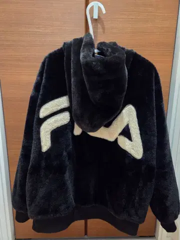 FILA 인조 모피 후드티 블랙