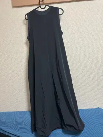 아바하우스 차콜 그레이 슬리브리스 롱 원피스