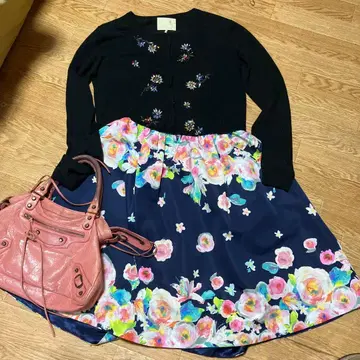 체스티의 꽃무늬 스커트