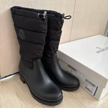MONCLER 블랙 퀼팅 부츠