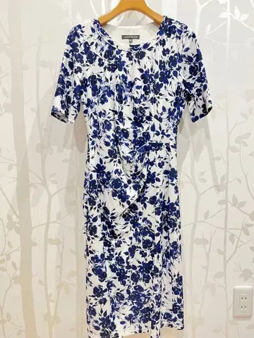 [ 미사용 새상품 ] LAURA ASHLEY 블루 꽃무늬 원피스