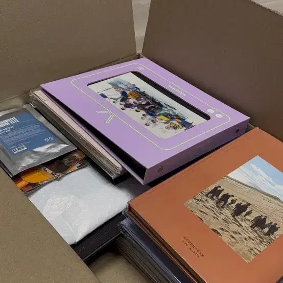 세븐틴 개봉앨범 및 포카 100장, 굿즈