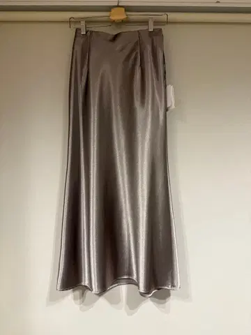 [ 미사용 새상품 택 포함 ] 아르페쥬 스토리 새틴 스커트