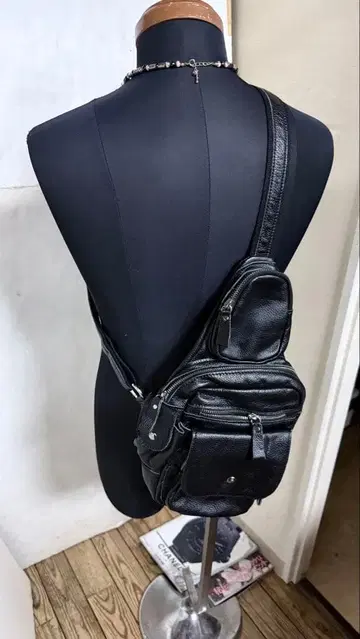 가죽 원숄더, 너무 다기능