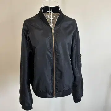 ZARA 베이직 MA-1 블랙 사이즈 L 골드 지퍼