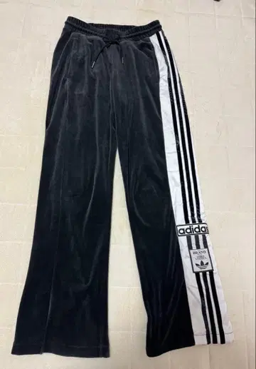 adidas 벨벳 스트라이프 팬츠