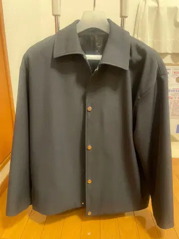 PUBLIC TOKYO 그레이 버튼 부착 자켓