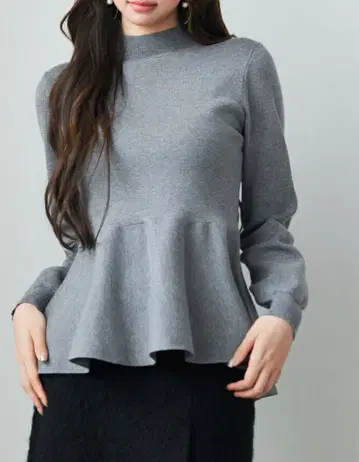 미사용 새상품 그레이 페플럼 니트 긴팔