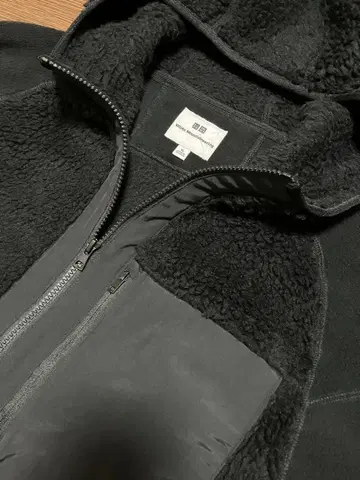 유니클로 화이트 마운티니어링 플리스 풀 집업 후드티