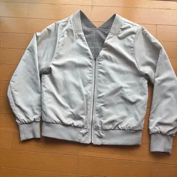 리버서블 라이트 그레이 V넥 점퍼