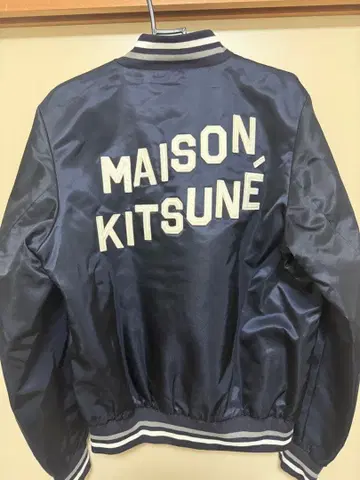 메종 키츠네 네이비 바시티 자켓 L 사이즈