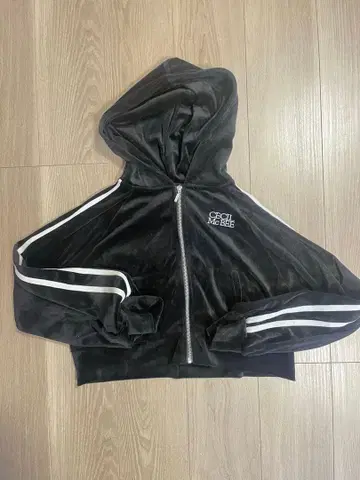 CECIL MCBEE 세실맥비 후드티 벨로아 헤이세이