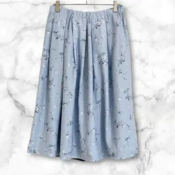 루델루 꽃무늬 플레어 스커트 스카이블루 종아리 기장 허리밴딩 M 올 패턴