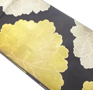 후리소데, 블랙 베이스에 금은실 단추 무늬 후쿠로 오비