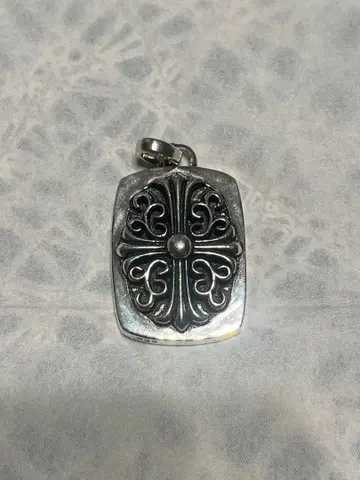 크로스 모티브 펜던트 탑