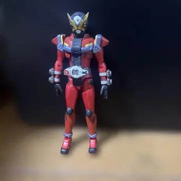 가동식 레드 가면라이더 피규어