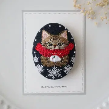 No.697 눈토끼와 새끼 고양이(얼룩 고양이) 자수 브로치