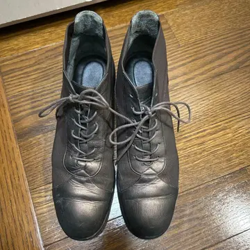 다크 브라운 가죽 하이컷 부츠