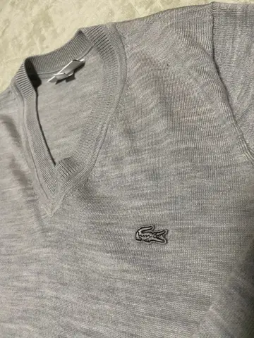 Lacoste 그레이 V넥 니트