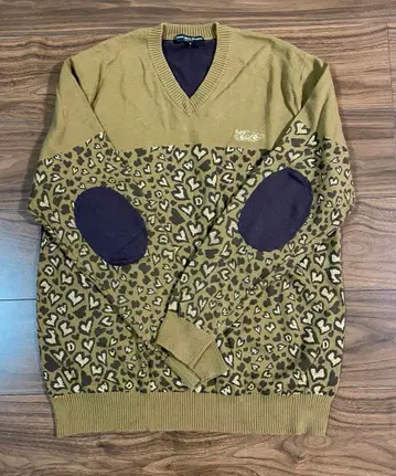 DANCE WITH DRAGON 댄스위드드래곤 크루넥 스웨터