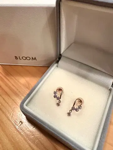 BLOOM 플라워 모티브 귀걸이