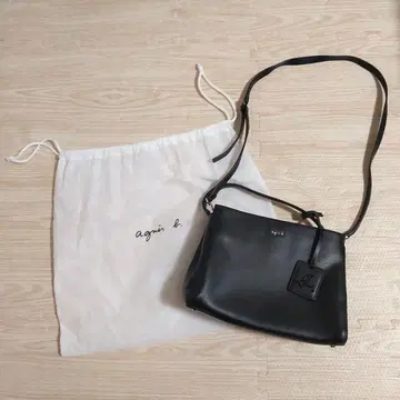 agnes b. 숄더백 블랙