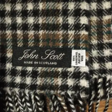 새상품급 존 스캇 John Scott 체크 무늬 머플러 블랙 화이트