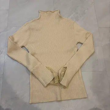 크림색 리브 니트 레이스 소매