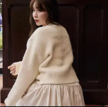 H Boa Logo Knit Pullover