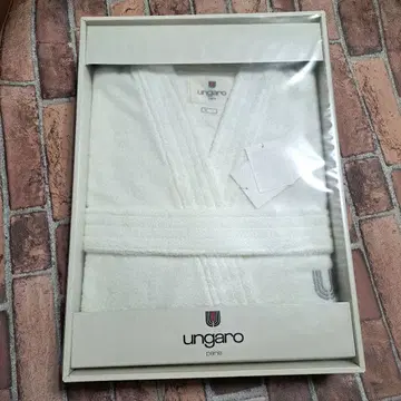 ungaro 화이트 목욕 가운