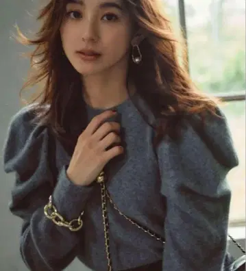 저스길리티 볼륨 슬리브 니트 퍼프 슬리브 니트 네이비