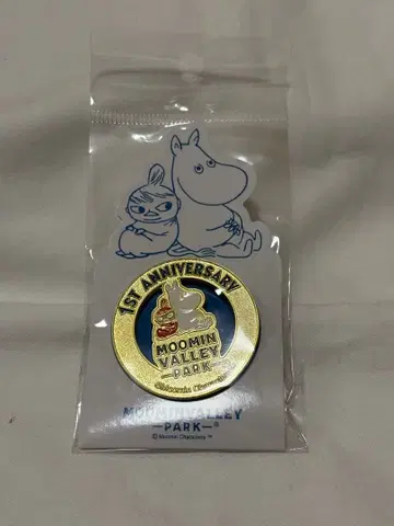 무민 밸리 파크 1주년 기념 핀 배지