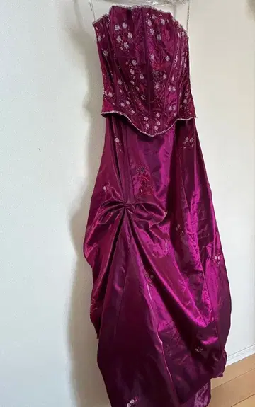 와인 레드 컬러 드레스 벌룬형