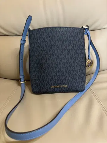 MICHAEL KORS 네이비 숄더백