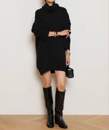 Light 터틀넥 니트 원피스