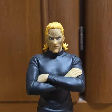 원펀맨 킹 포파레 피규어