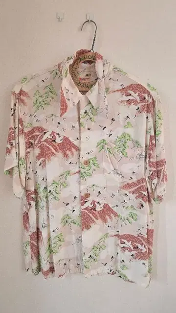 Sun Surf 알로하 셔츠 화이트 계열