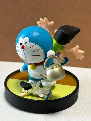 코믹 스타일 피규어 도라에몽 스네오