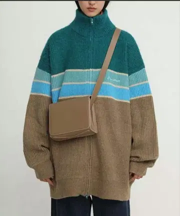 오버 사이즈 하이넥 스웨터