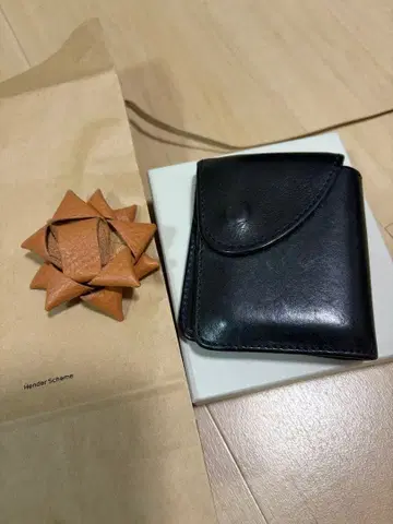 헨더 스킴 지갑