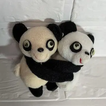 팬더 봉제 인형 2체 껴안은 마스코트