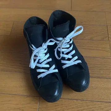 블랙 하이컷 스니커즈