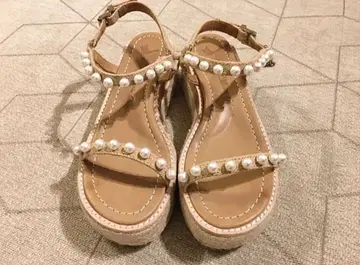 TSURU by Mariko Oikawa 펄 베이지 스트랩 샌들