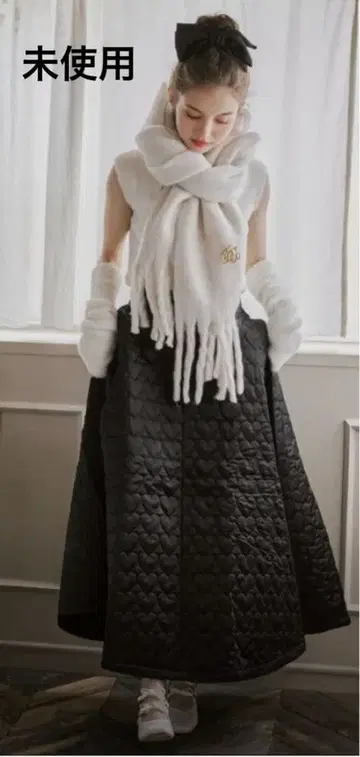 트리트 유어셀프 하트 퀼팅 롱 스커트 블랙